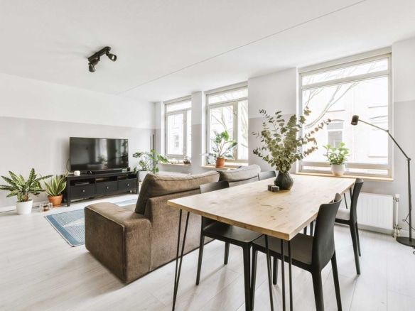 Four-bedroom house with garden